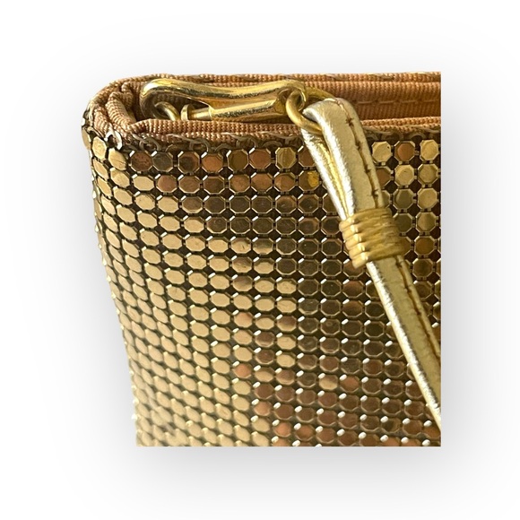 Vintage: Whiting Davis 𖣴 Metal Mesh Convertible Crossbody Clutch Bag 𖣴 Gold 𖣴 - Picture 4 of 16